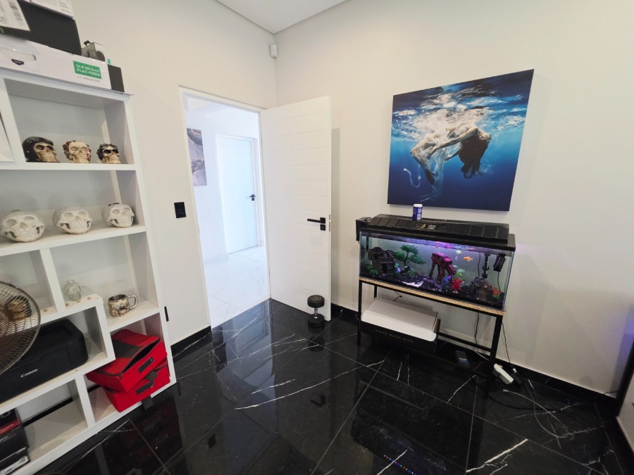 5 Bedroom Property for Sale in Sandown Western Cape